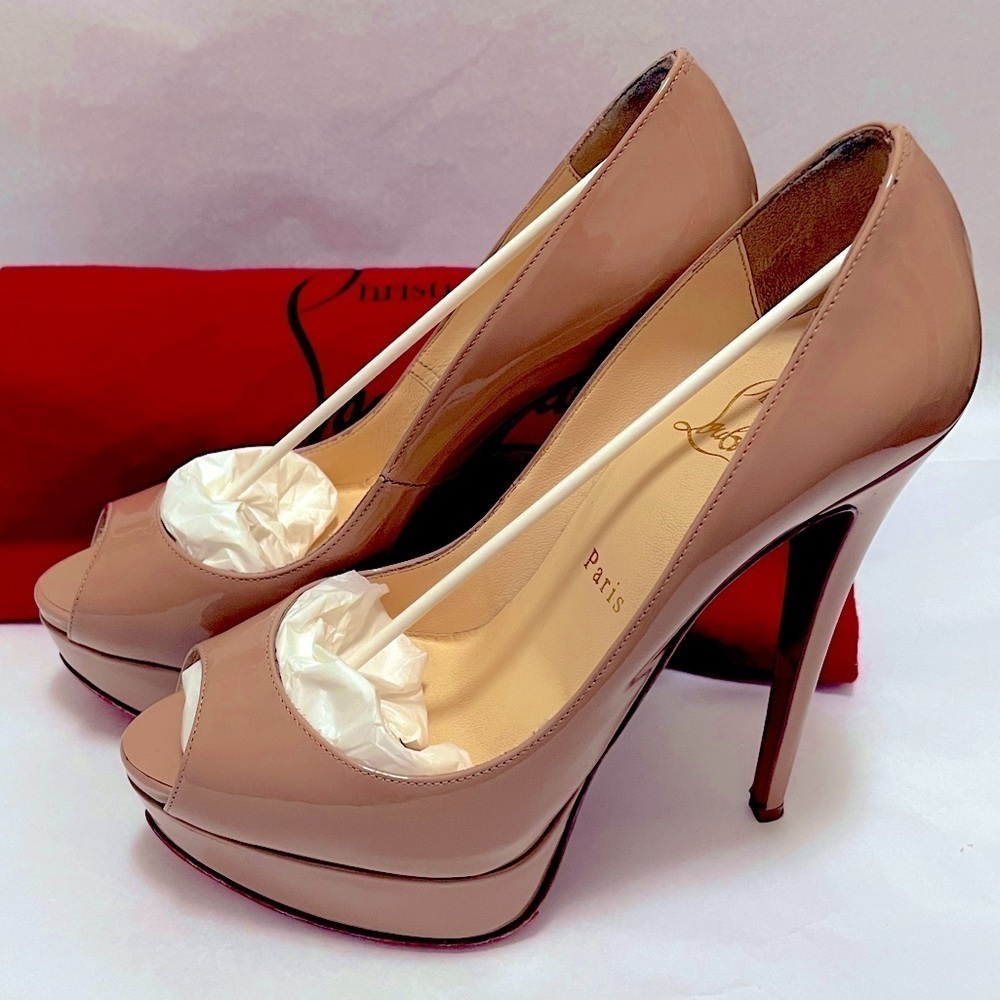 Christian Louboutin, Lady Peep 140 Nude Patent peep toe pump. EU 37.5